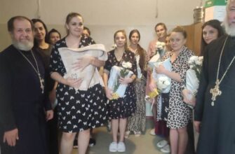 Клирики Собора Георгия Победоносца посетили роддом в городе Георгиевске Посещение роддома священниками Собора в городе Георгиевск