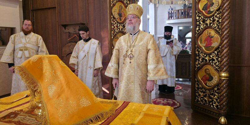 Епископ Николай совершил Божественную литургию в Георгиевском соборе Епископ Николай совершил Божественную литургию в Георгиевском соборе