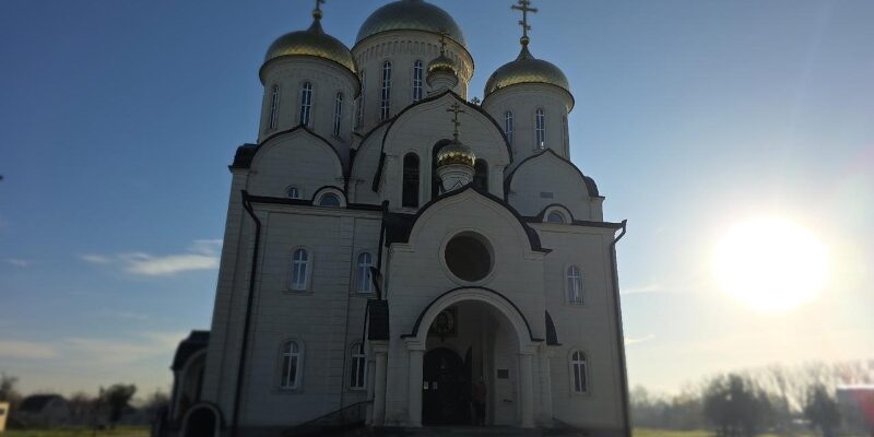 Епископ Николай совершил Божественную литургию в Георгиевском соборе