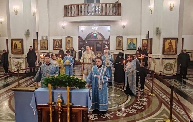 Епископ Николай возглавил вечерню с чтением акафиста