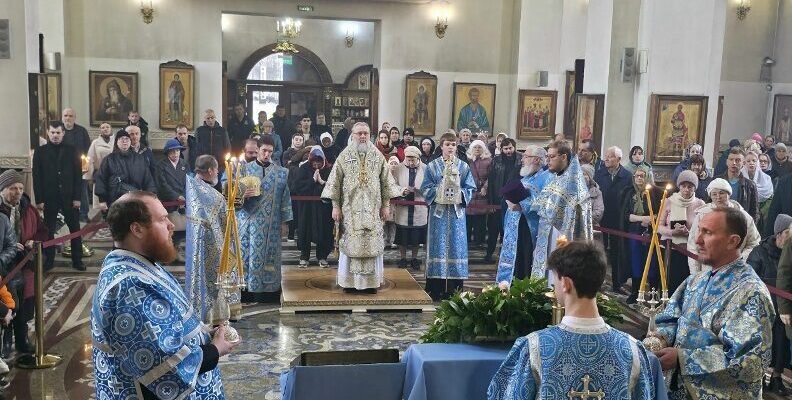 В день памяти святой великомученицы Екатерины епископ Николай возглавил Божественную литургию в Георгиевском Кафедральном соборе города Георгиевска
