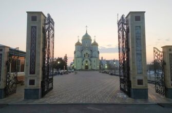 В Рождественский сочельник епископ Николай совершил Литургию в Георгиевском соборе В Рождественский сочельник епископ Николай совершил Литургию в Георгиевском соборе