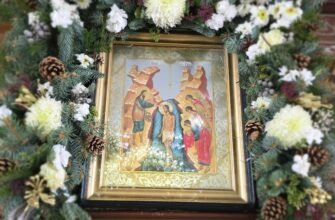 В Крещенский сочельник епископ Николай совершил Божественную литургию в Георгиевском соборе В Крещенский сочельник епископ Николай совершил Божественную литургию в Георгиевском соборе