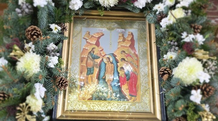 В Крещенский сочельник епископ Николай совершил Божественную литургию в Георгиевском соборе