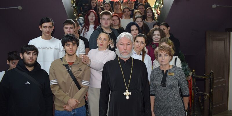 Священник встретился со студентами техникума механизации, автоматизации и управления
