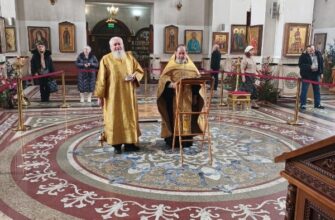 Священник совершил молебен с чтением акафиста в Кафедральном Соборе