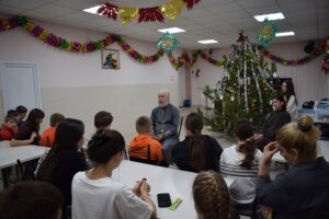 Священник в праздник Рождества Христова посетил городской детский дом №30 г. Георгиевска
