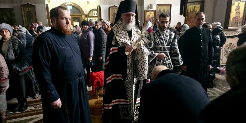 Епископ Николай совершил вечерню и чин прощения