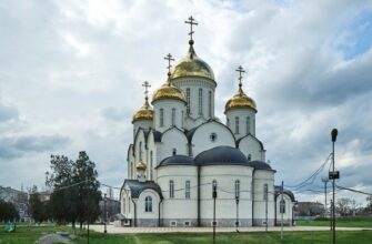 Епископ Николай совершил Божественную литургию в Георгиевском соборе