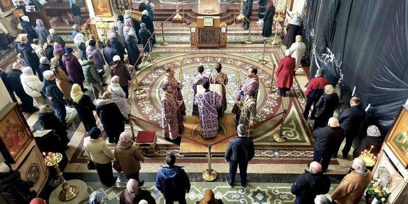 Епископ Николай возглавил Литургию святителя Василия Великого
