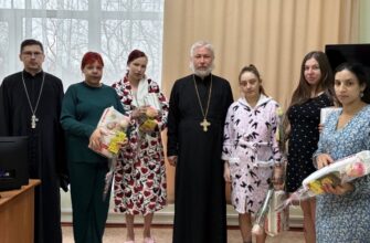 Священники посетили родильное отделение больницы