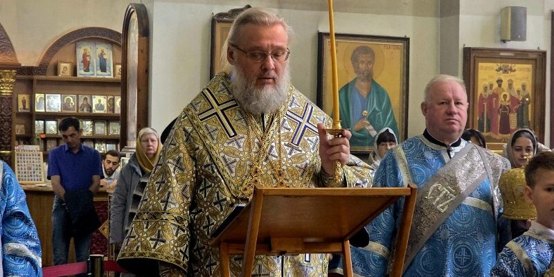 Совершил Утреню с чтением Акафиста Пресвятой Богородице епископ Георгиевский и Прасковейский Николай