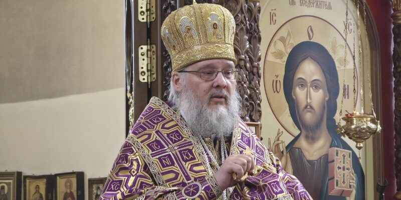 Епископ Николай возглавил Божественную литургию и совершил чин умовения ног