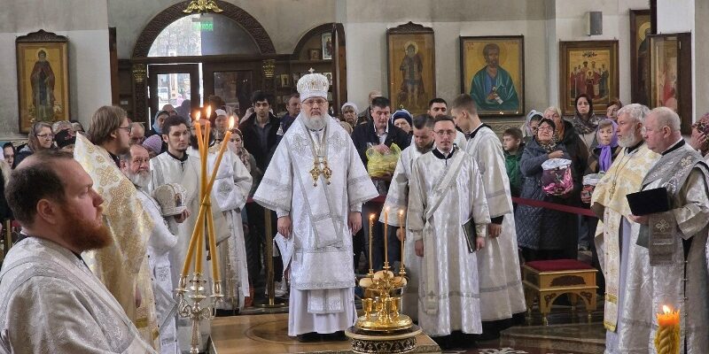 Епископ Николай возглавил богослужение Великой Субботы