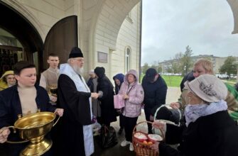 Епископ Георгиевский и Прасковейский Николай совершил освящение пасхальных куличей и яств