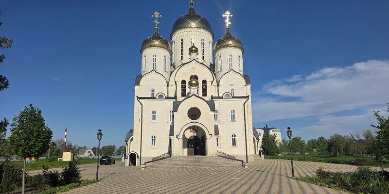 Епископ Николай возглавил вечернее богослужение с чтением акафиста Воскресению Христову