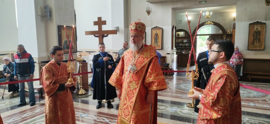 в день отдания праздника Пасхи Христовой, епископ Георгиевский и Прасковейский Николай возглавил Божественную литургию в Георгиевском соборе города Георгиевска