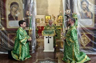 В День Святой Троицы (Пятидесятницы) Владыка Николай совершил Божественную литургию