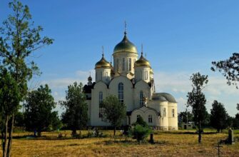 В день памяти иконы Божией Матери «Достойно есть» епископ Николай совершил Божественную литургию