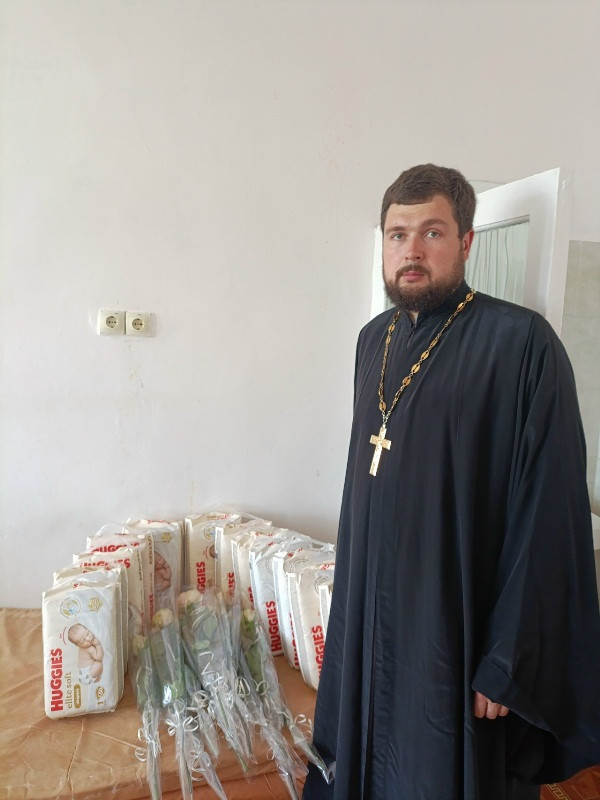 Священник посетил родильное отделение Георгиевской больницы 2 Священник посетил родильное отделение Георгиевской больницы 2