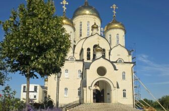 Епископ Николай возглавил Литургию в соборе Епископ Николай возглавил Литургию в соборе