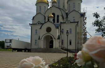 В день Рождества Иоанна Предтечи епископ Николай совершил Божественную литургию в Георгиевском соборе