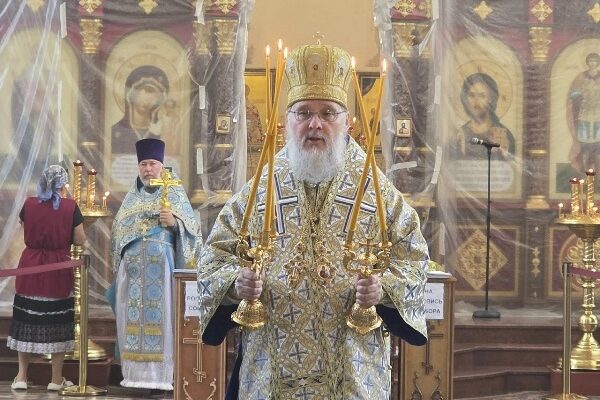 В праздник явления Казанской иконы Божией Матери епископ Николай возглавил Божественную литургию
