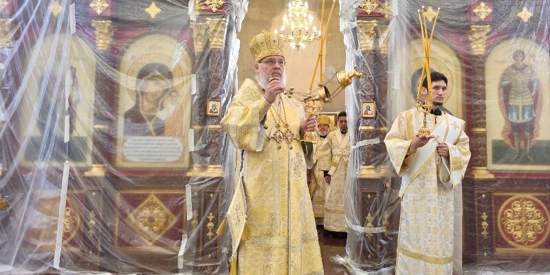 В День крещения Руси Епископ Николай возглавил Литургию в соборе