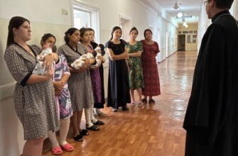 Священник посетил родильное отделение Георгиевской больницы