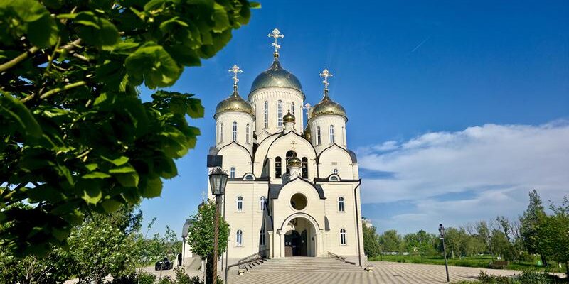 Владыка Николай возглавил служение всенощного бдения в соборе