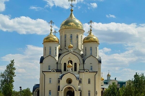 В неделю 11-ю по Пятидесятнице епископ Георгиевский и Прасковейский Николай совершил Божественную литургию в Георгиевском Кафедральном соборе города Георгиевска