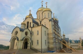 В канун Преображения Господня епископ Николай возглавил всенощное бдение в Георгиевском соборе