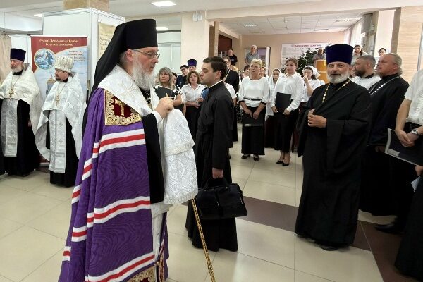 Епископ Николай открыл фестиваль «Старцы ХХ столетия» в городе Георгиевске