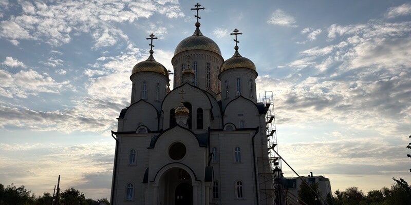 В праздник Воздвижения Честного и Животворящего Креста Господня Преосвященный епископ Николай совершил Божественную Литургию