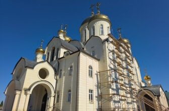 В день памяти преподобного Харитона Исповедника епископ Николай возглавил Божественную литургию в Георгиевском соборе