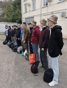 Священник благословил призывников1