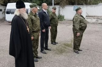 Священник благословил призывников