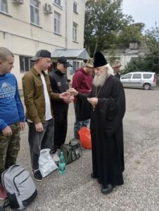 Священник благословил призывников3